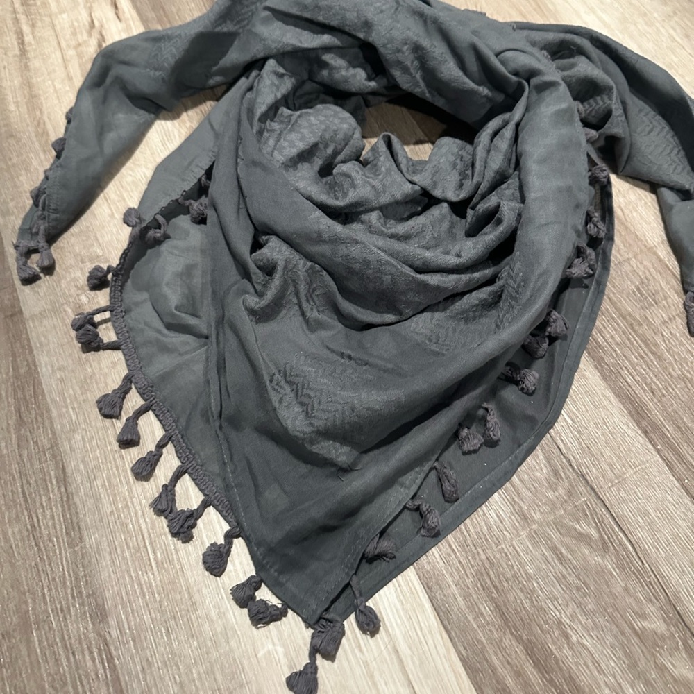 Charcoal gray cotton scarf with tassels